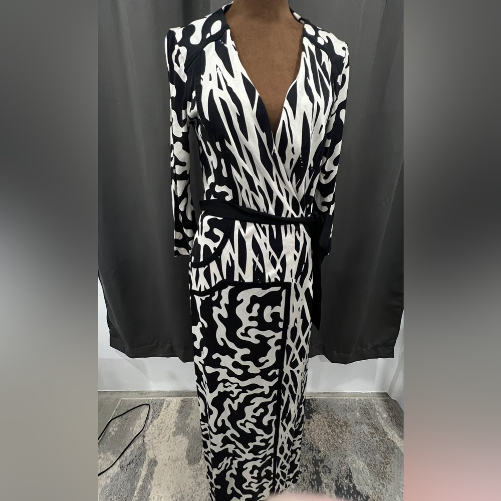 Diane Von Furstenberg Monochrome Firebird Print Dress
